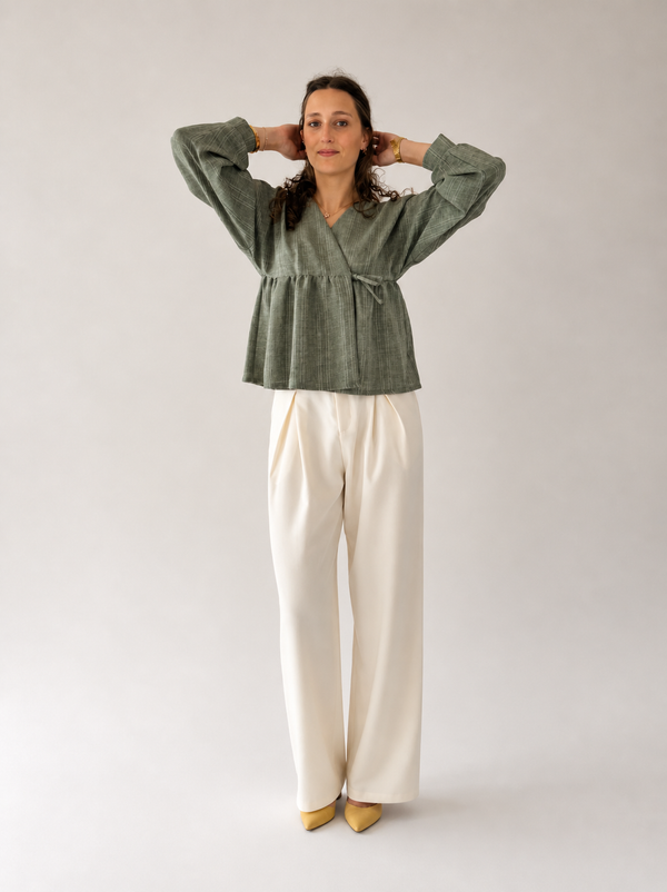 La blouse Iris — wikkelblouse met strikdetail